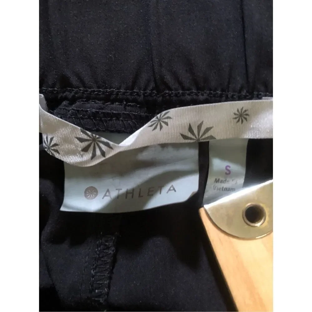 Athleta Black Athletic Shorts Womens Small Zip Pocket Running